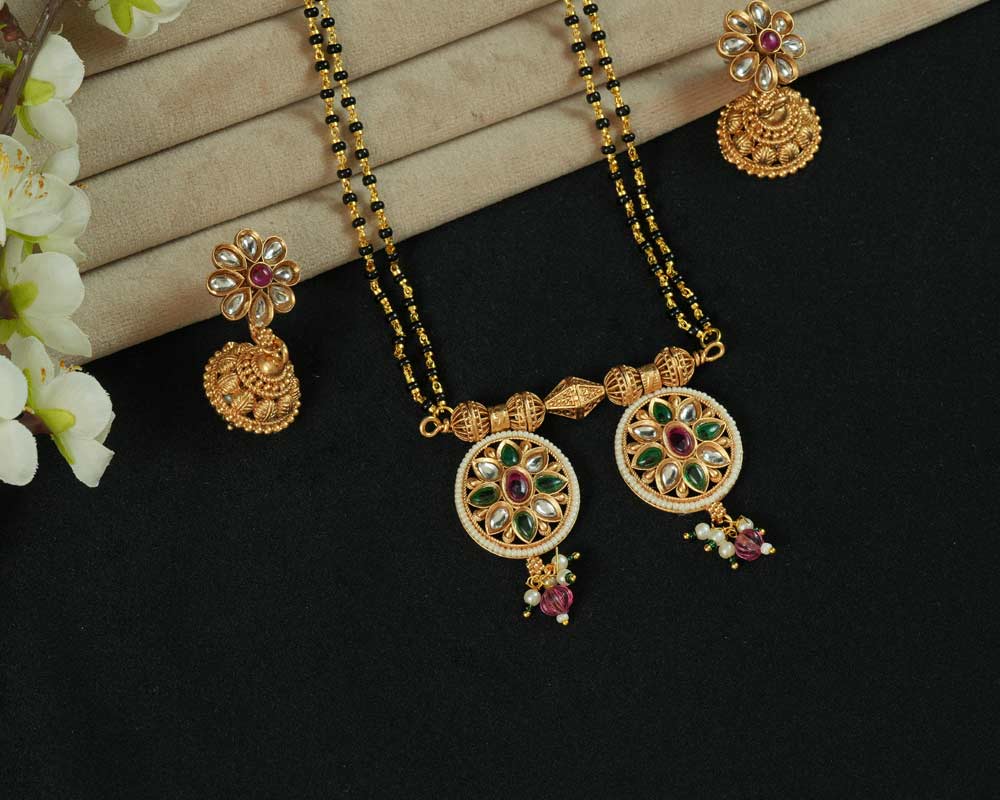 Rajwadi Kundan & Beaded Oval Shape Mangalsutra Set