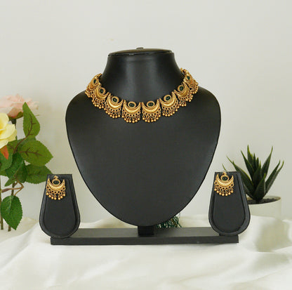 Chandrakor Necklace set with Pair of earrings