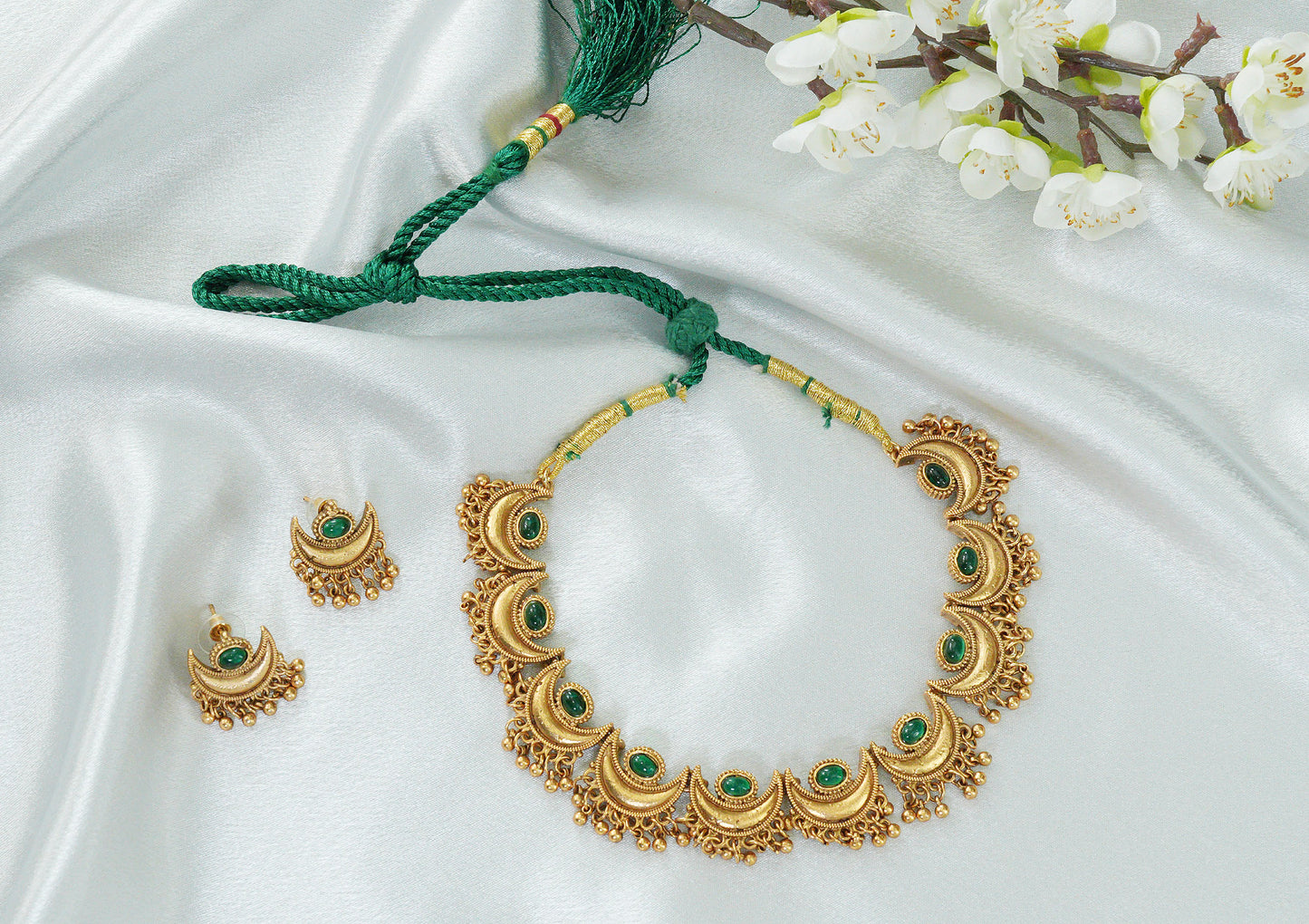 Chandrakor Necklace set with Pair of earrings